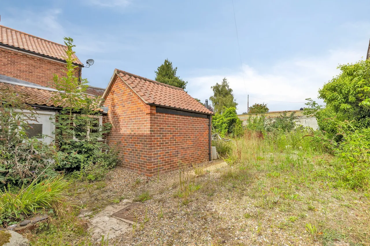 Charming Weybourne Cottage with Plann, photo 10