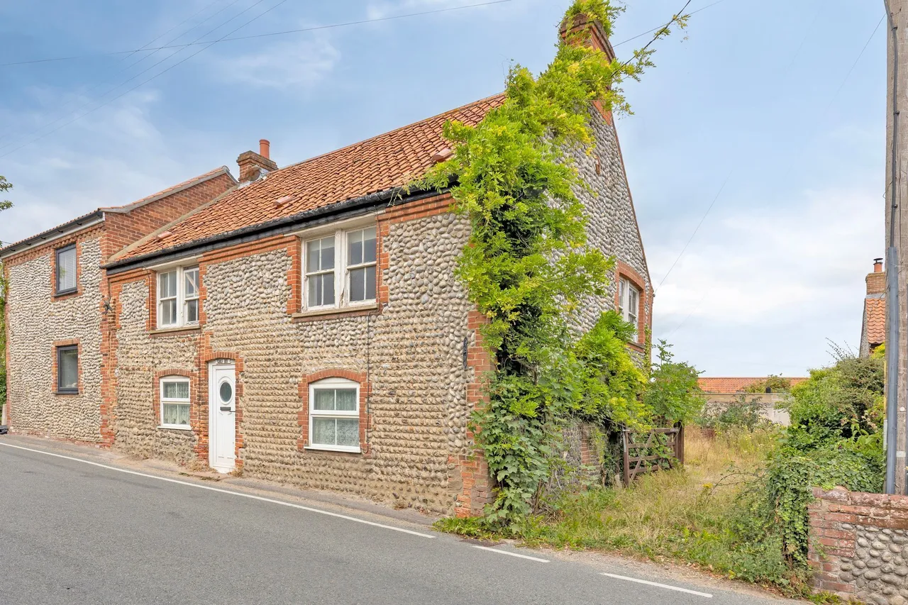 3 bed house for sale, Charming Weybourne Cottage with Plann