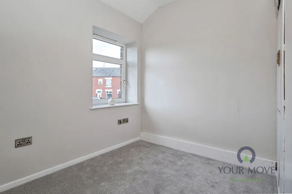 Smallbrook Road, Shaw, OL2, photo 8
