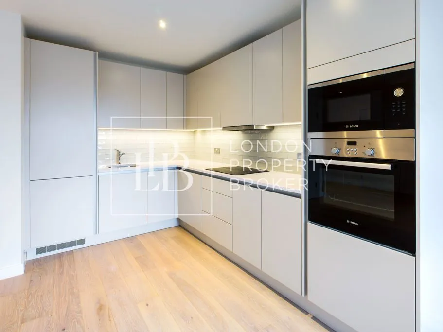 Beatrice Place, London, SW19, photo 2