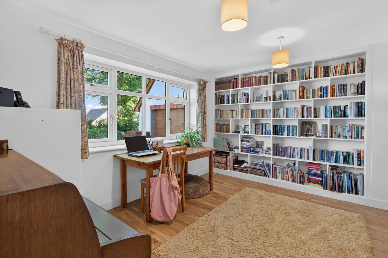 Michaels Walk, Cosheston, SA72, photo 12