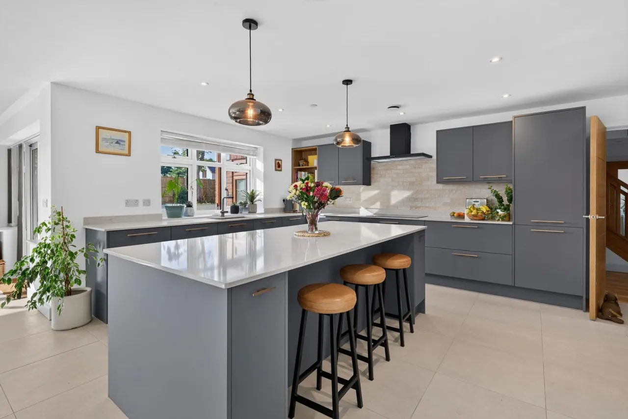 Michaels Walk, Cosheston, SA72, photo 18