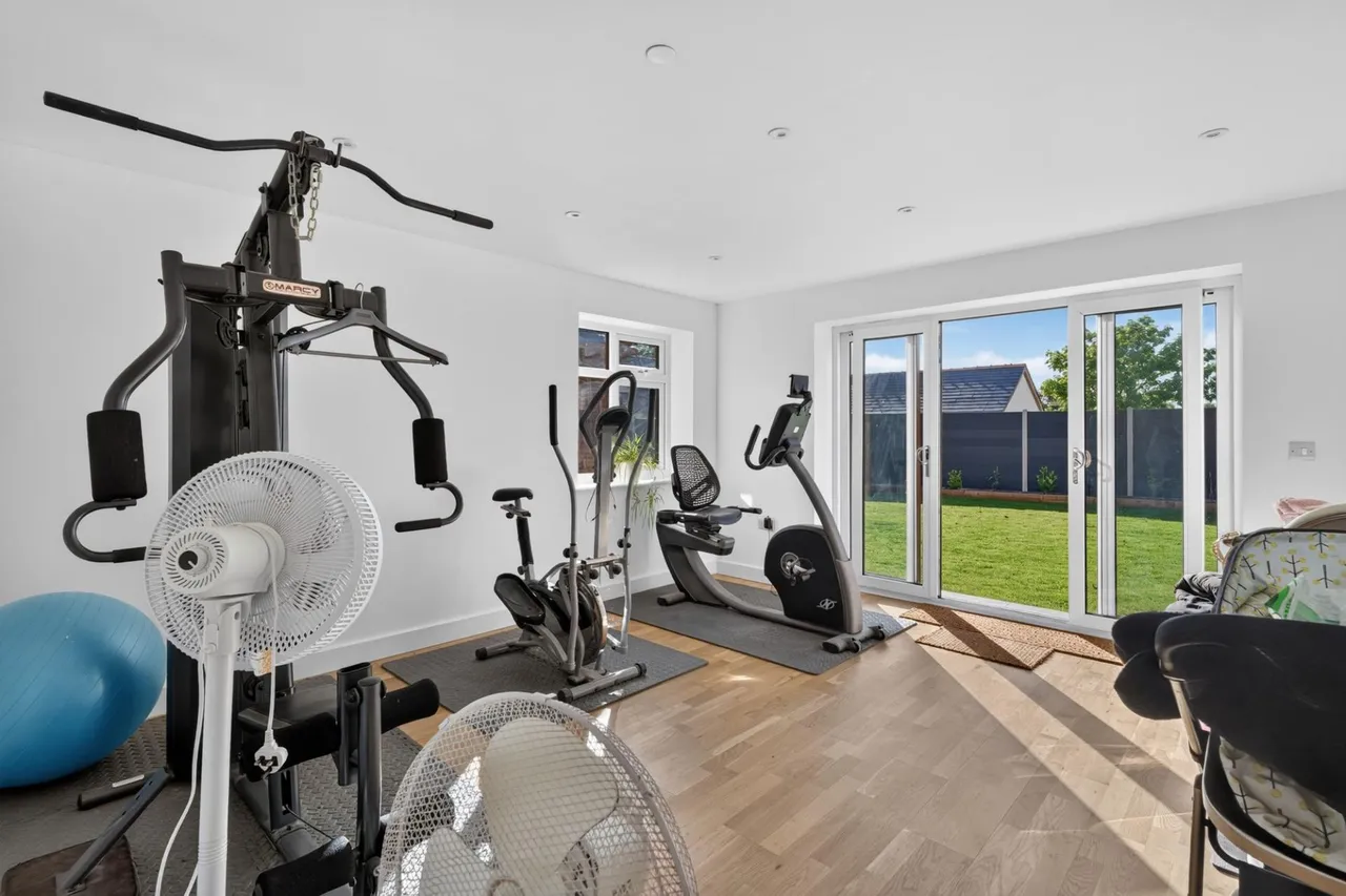 Michaels Walk, Cosheston, SA72, photo 17