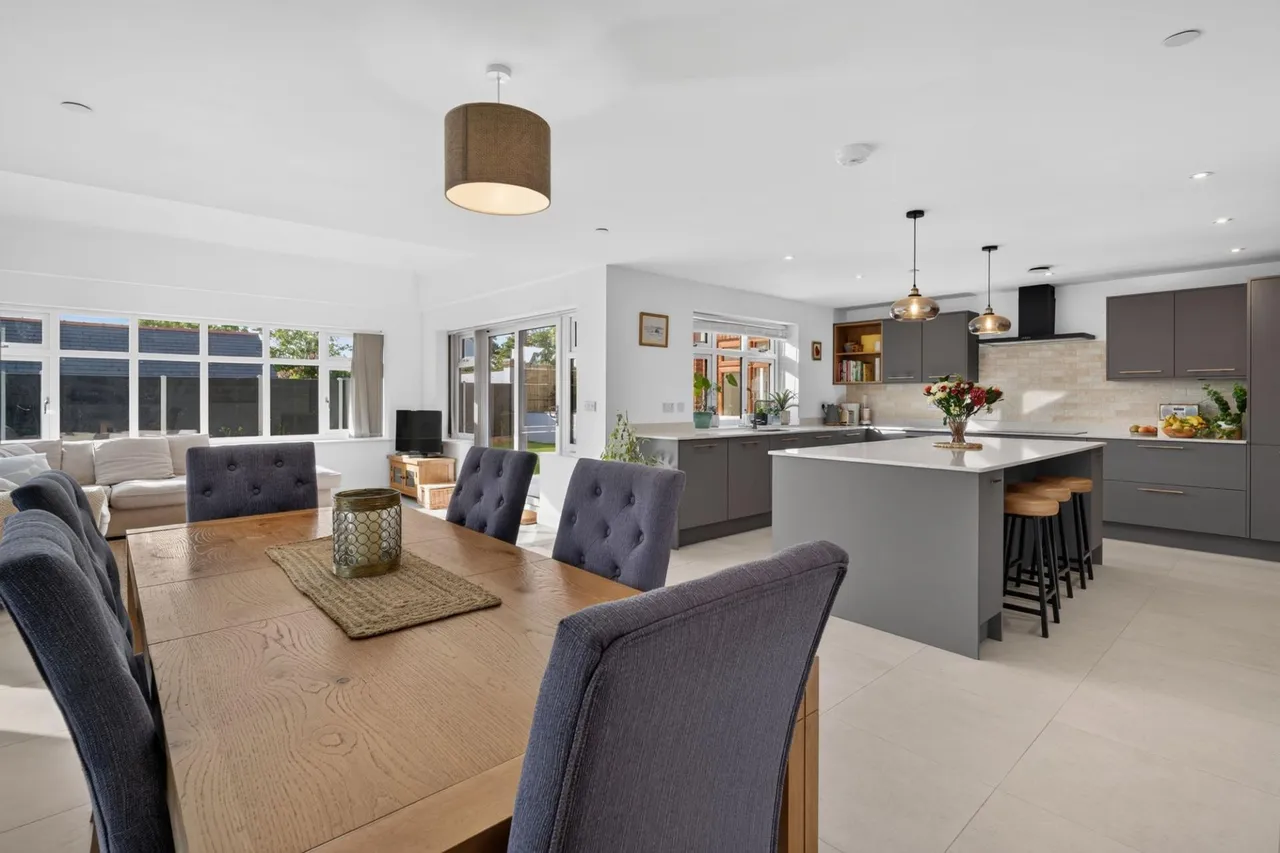 Michaels Walk, Cosheston, SA72, photo 3