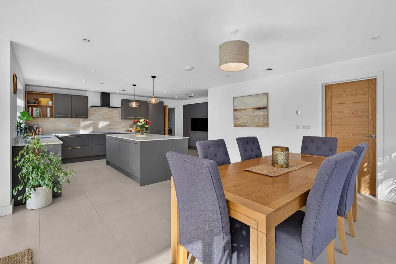 Michaels Walk, Cosheston, SA72, photo 25
