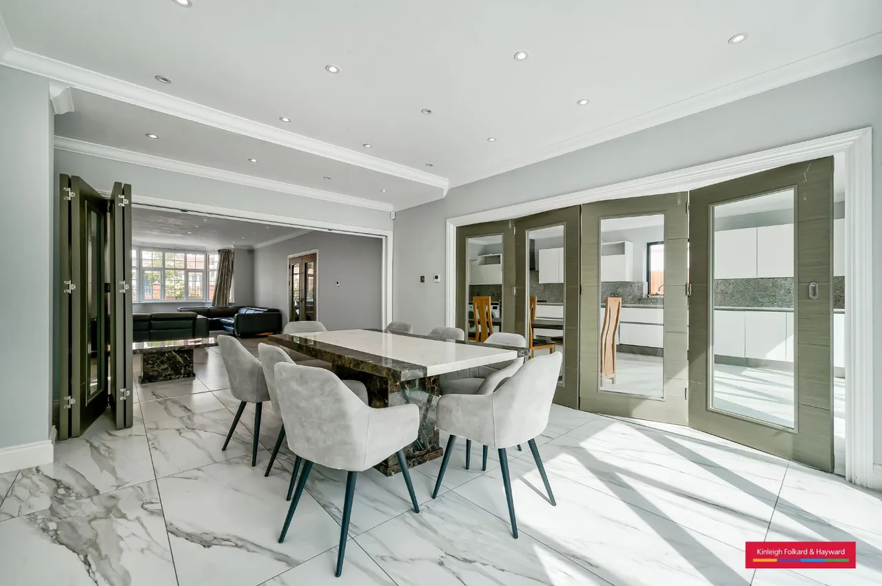 6 bed house to rent — Foscote Road, London, NW4