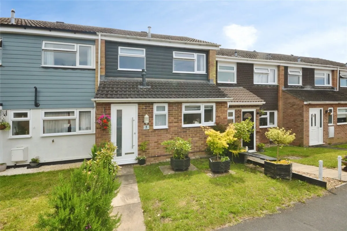 3 bed house for sale, with 3 bedrooms in Bishop's Stortford, CM23