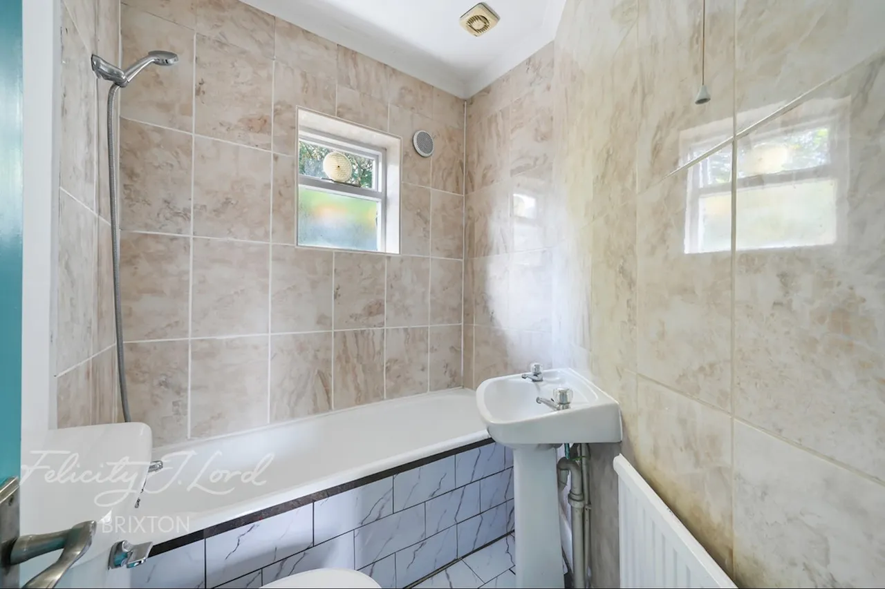 Hinton Road, London, photo 7