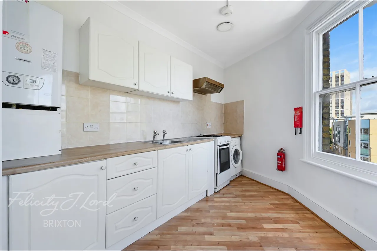 Hinton Road, London, photo 2