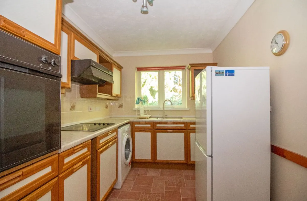 Havant Road, Horndean, Waterlooville, PO8 0XA, photo 2