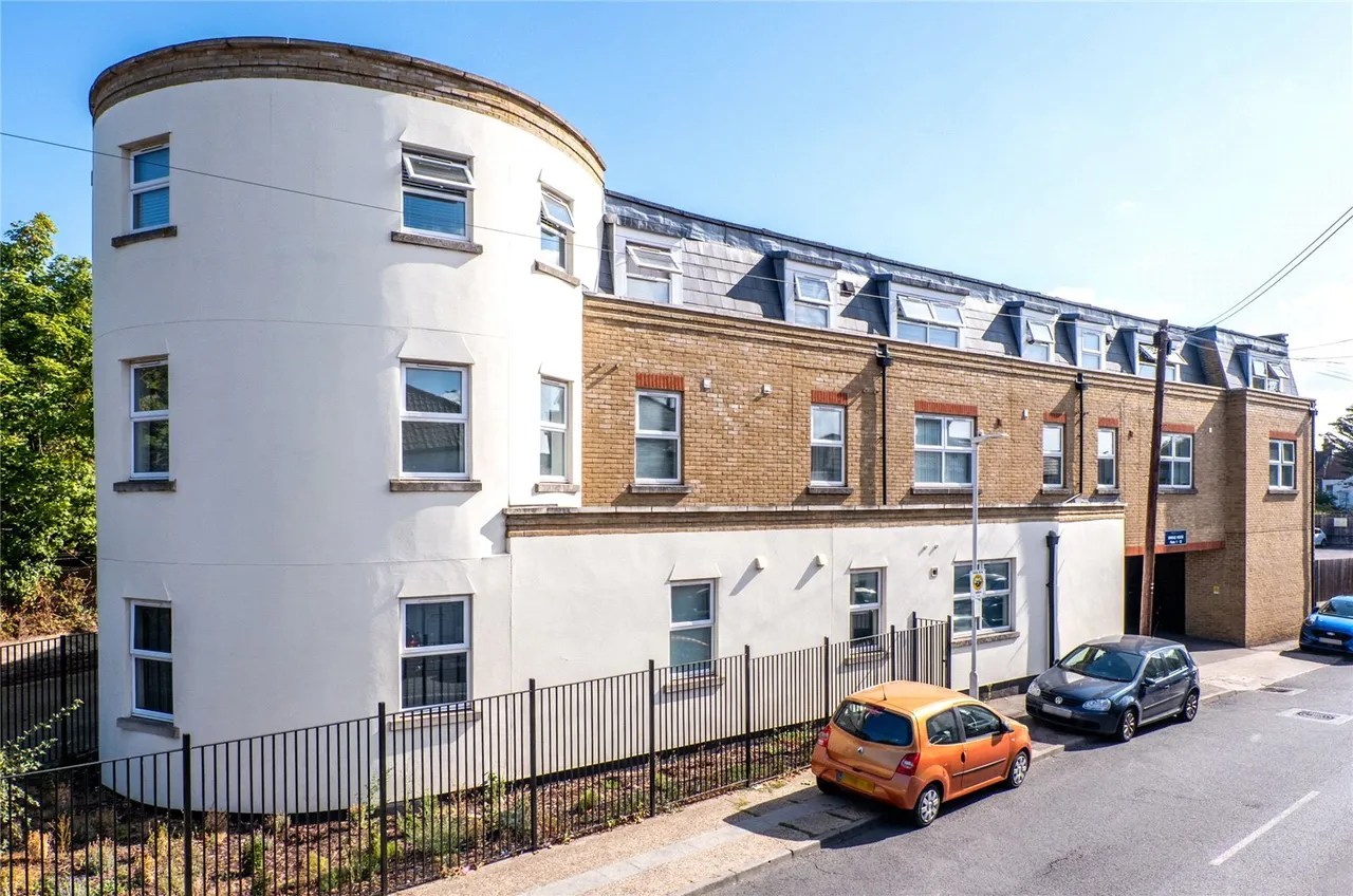 1 bed 1 bedroom property for sale, Dover Road East, Northfleet, DA11