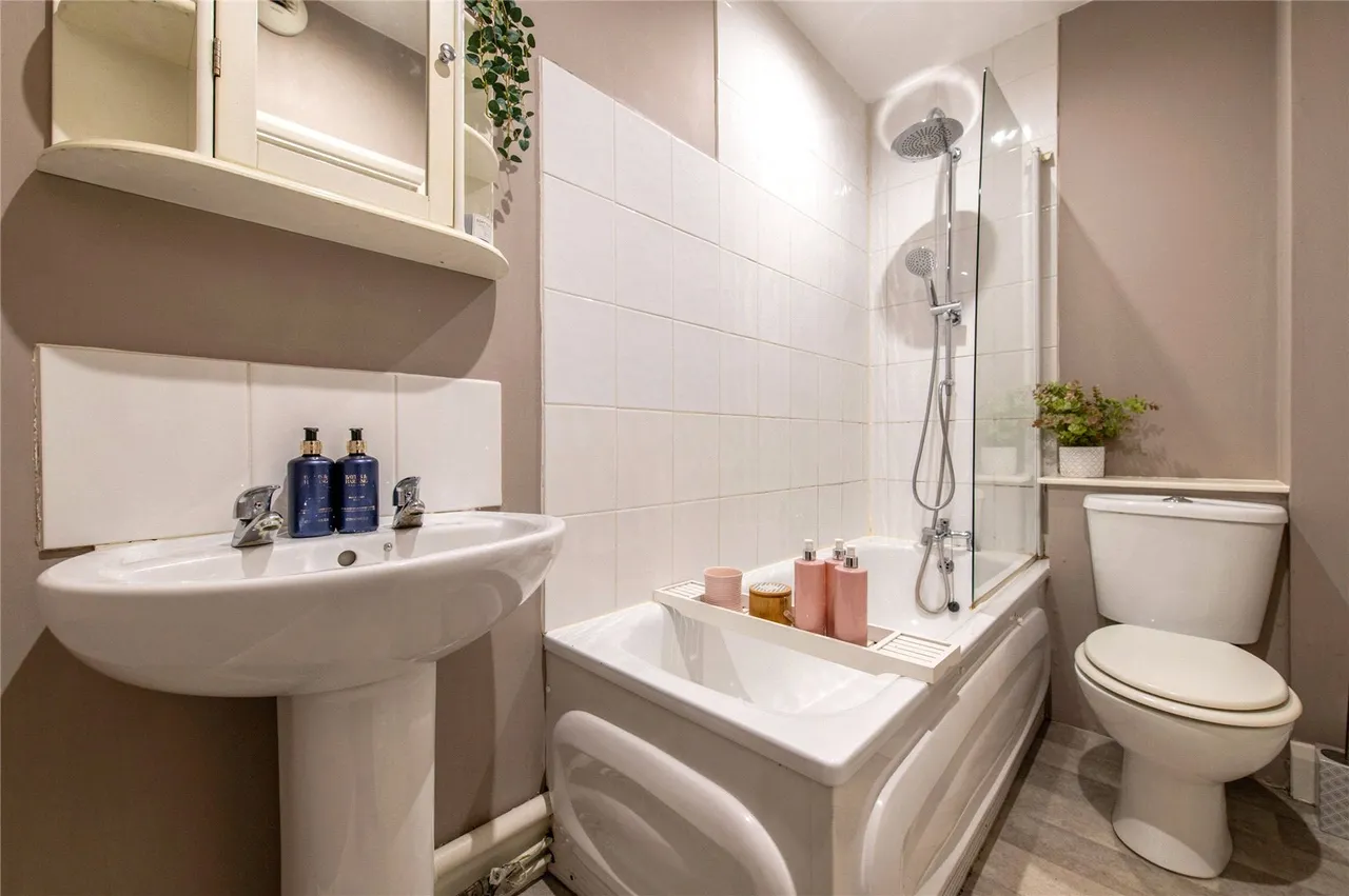 Dover Road East, Northfleet, DA11, photo 6