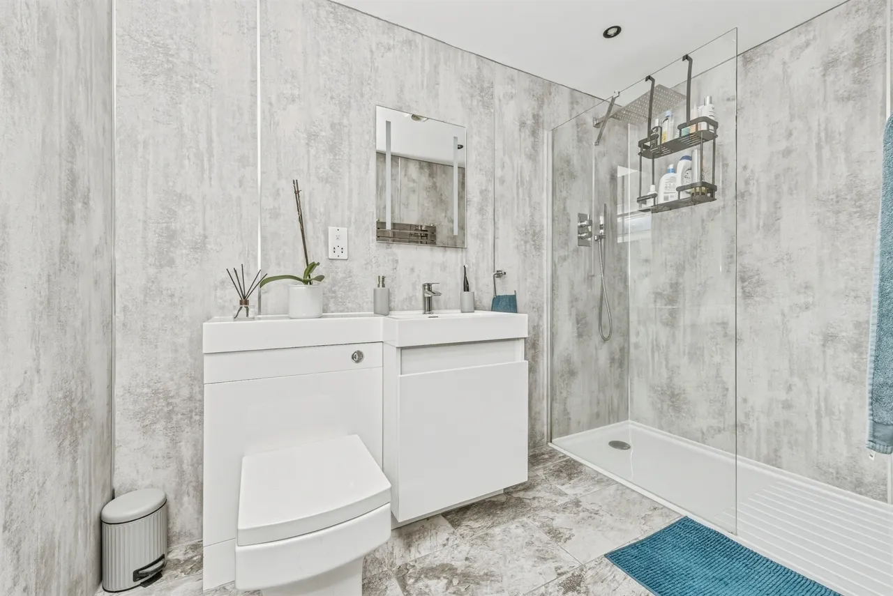 Redwood Drive, Bradley, Huddersfield, photo 10
