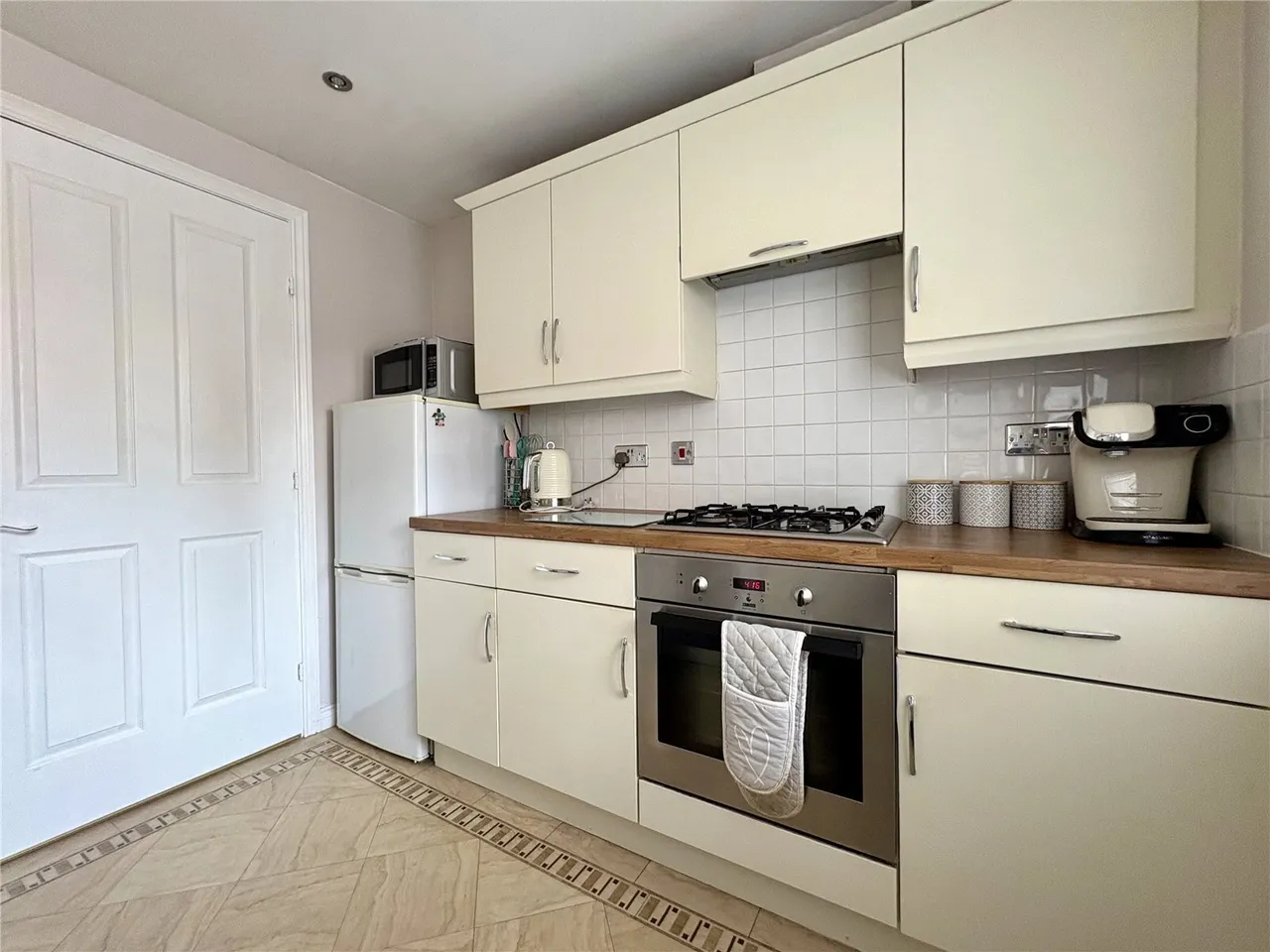 Sachfield Drive, Chafford Hundred, Grays, Essex, RM16, photo 4