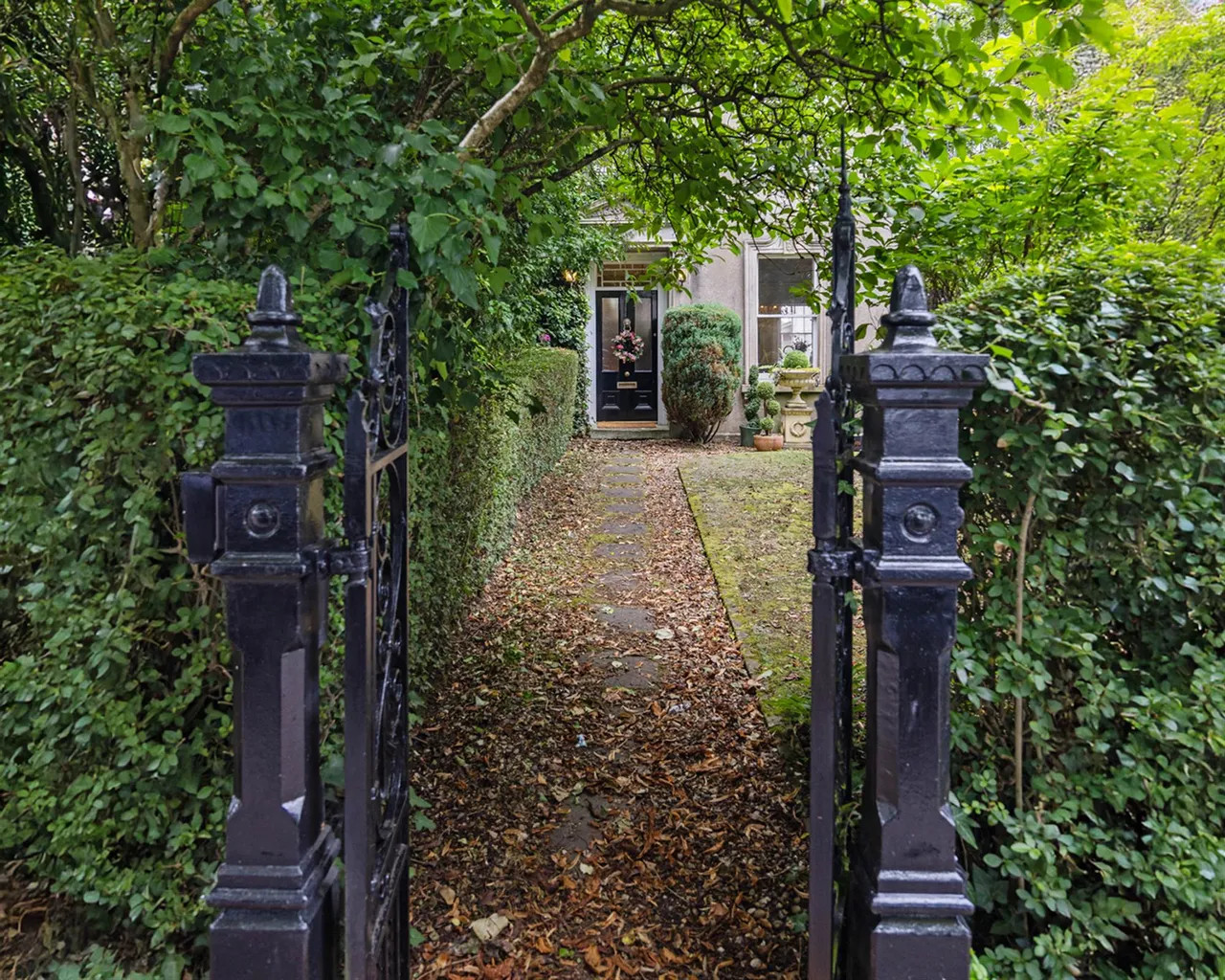 Victoria Road, Holywood, BT18, photo 47