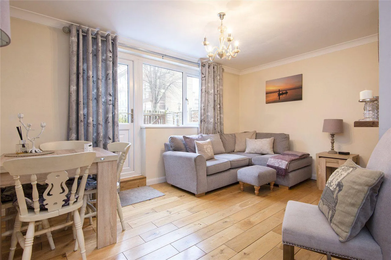 2 bed flat to rent — Alfred Street, London, E3 2BB