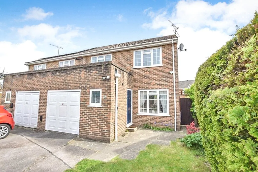 4 bed house for sale — Brewers Close, Farnborough, Hampshire, GU14 8NR