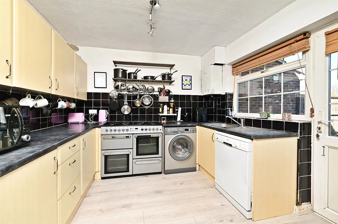 Brewers Close, Farnborough, Hampshire, GU14 8NR, photo 4