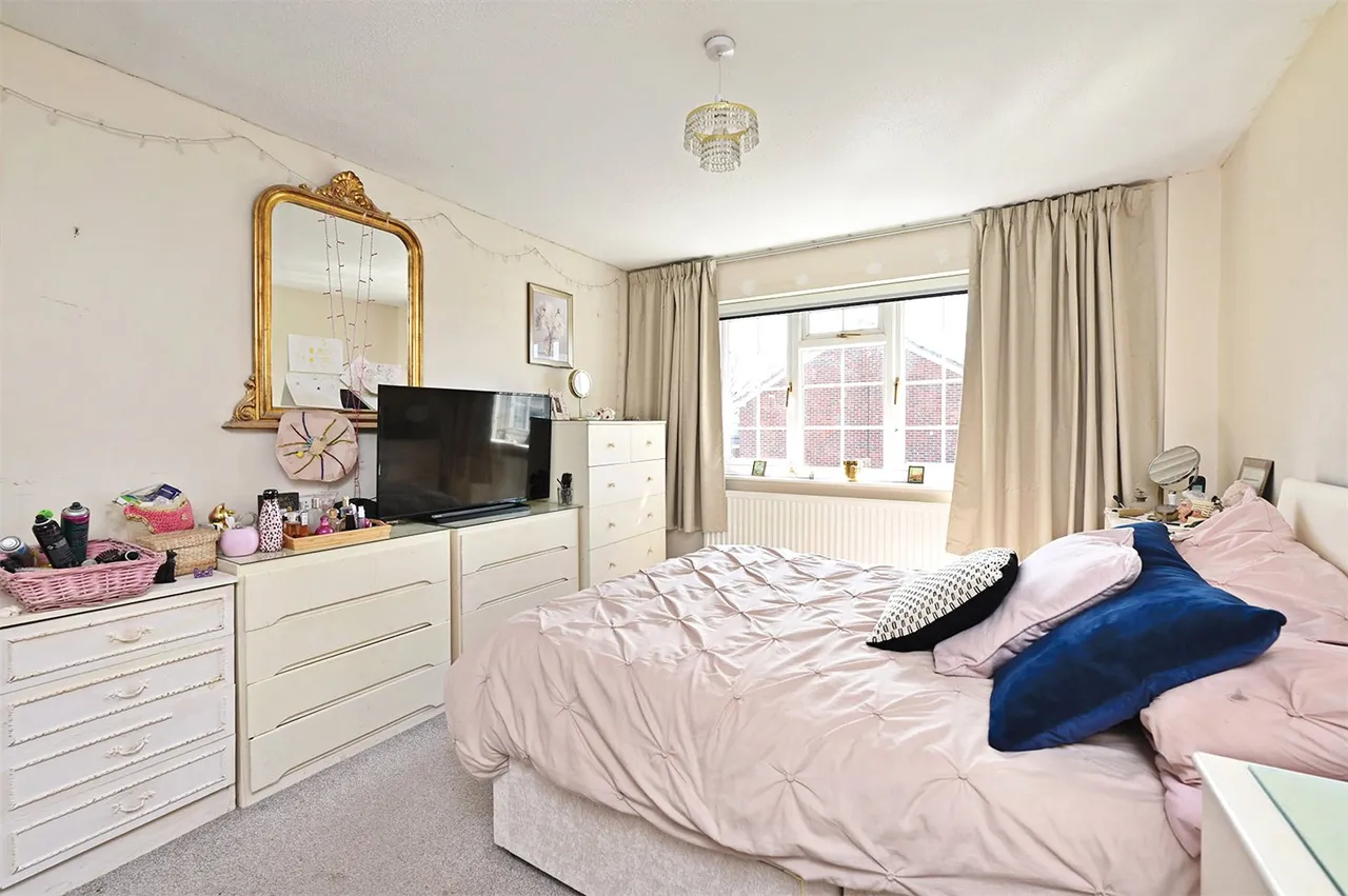 Brewers Close, Farnborough, Hampshire, GU14 8NR, photo 7