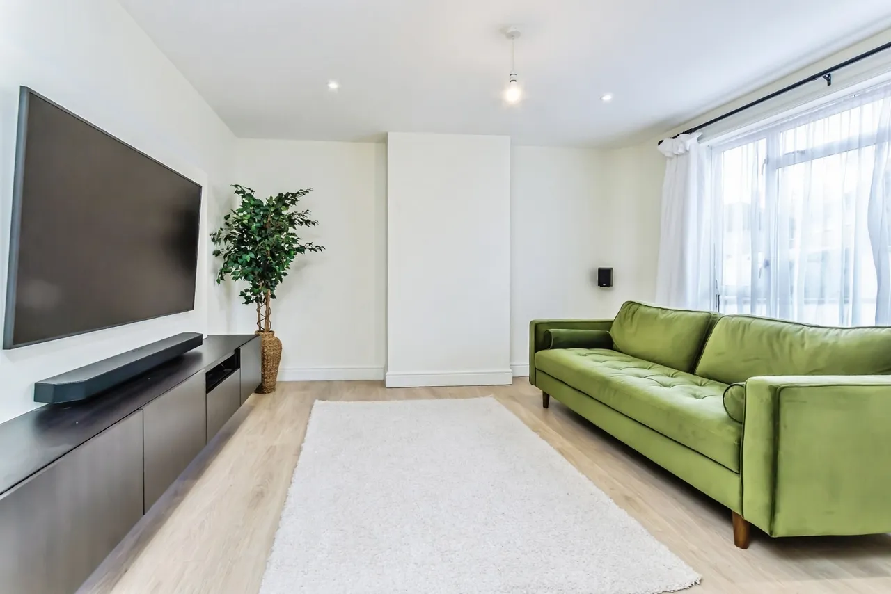 Homestead Way, New Addington, Surrey, CR0, photo 2