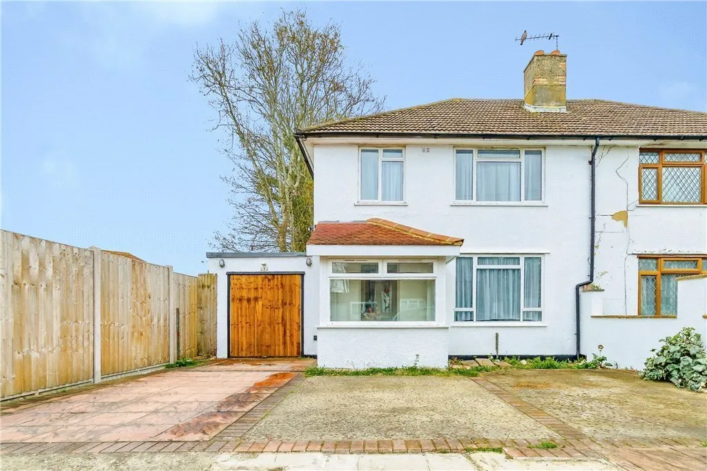 3 bed house for sale — Homestead Way, New Addington, Surrey, CR0