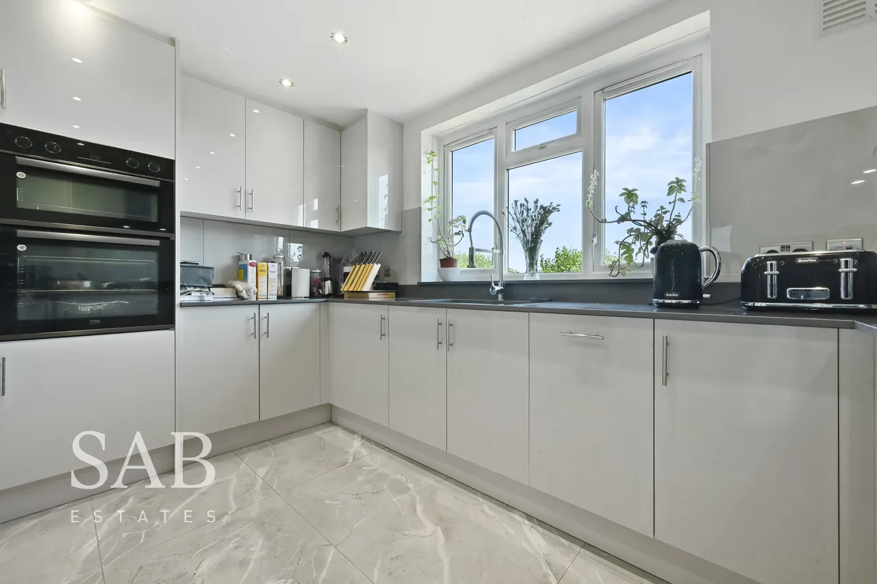 Britten Drive, Southall, UB1, photo 6