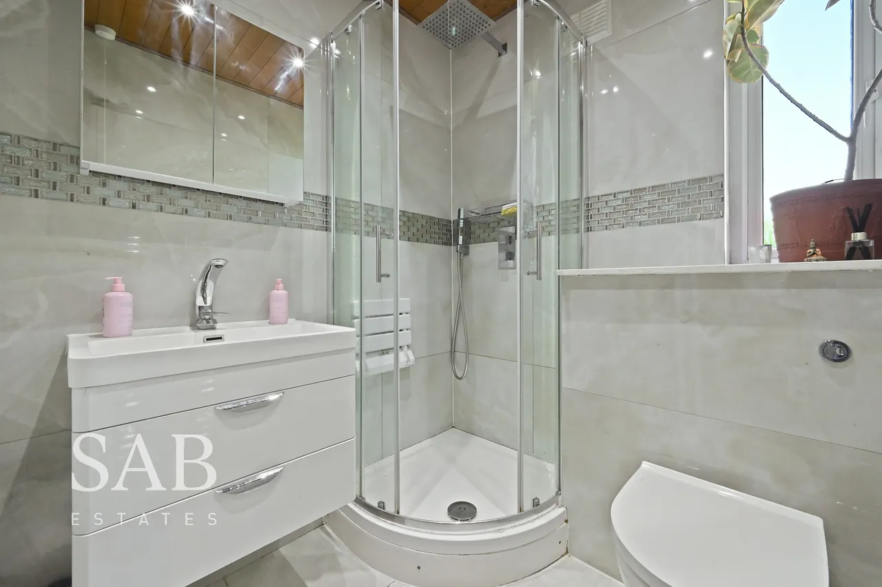 Britten Drive, Southall, UB1, photo 8