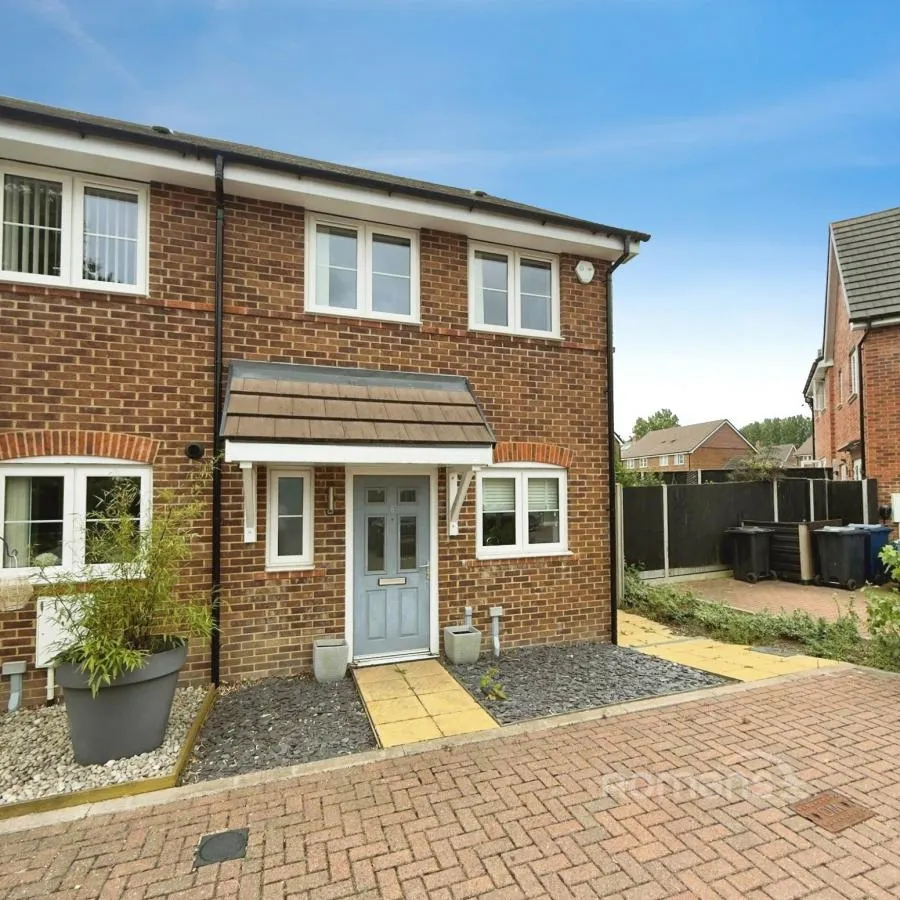 2 bed house for sale, Little Acres Place, Badshot Lea, GU9