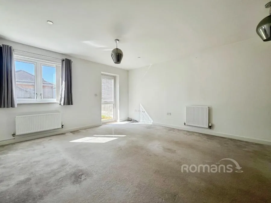Little Acres Place, Badshot Lea, GU9, photo 3