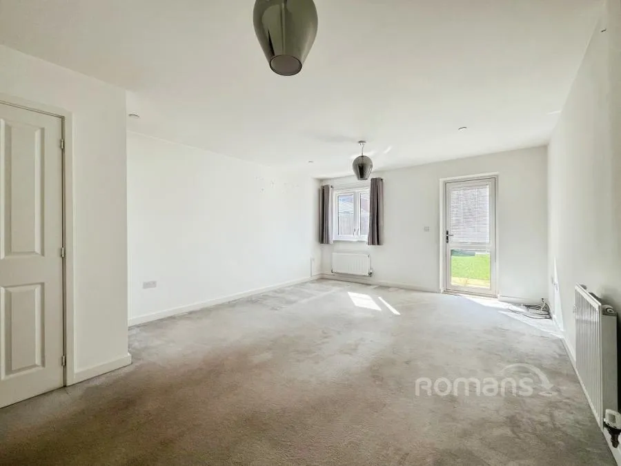 Little Acres Place, Badshot Lea, GU9, photo 4