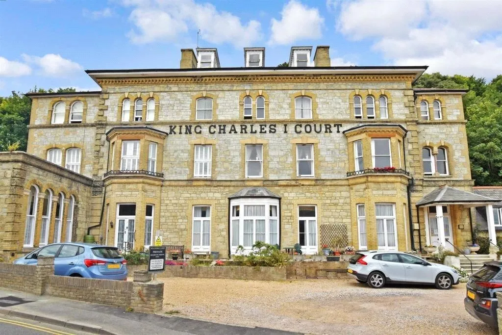 2 bed flat for sale, Grove Road, Ventnor, PO38