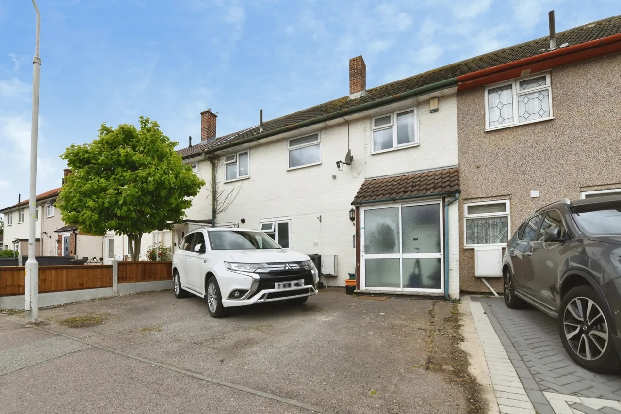 3 bed house for sale — Sandon Road, Basildon, Essex, SS14