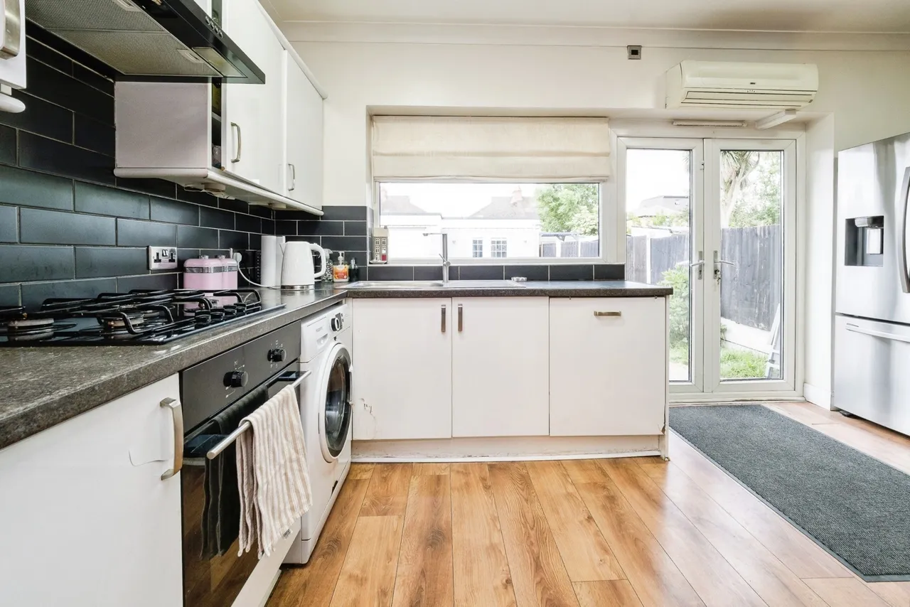4 bed house for sale — Stanley Road, Hornchurch, RM12
