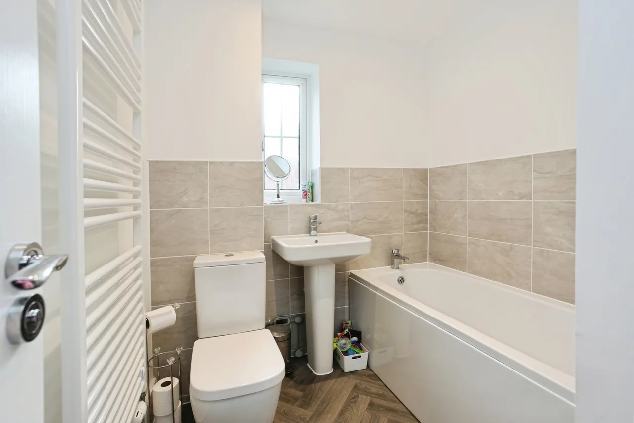 Reeves Avenue, Paddock Wood, TN12, photo 6