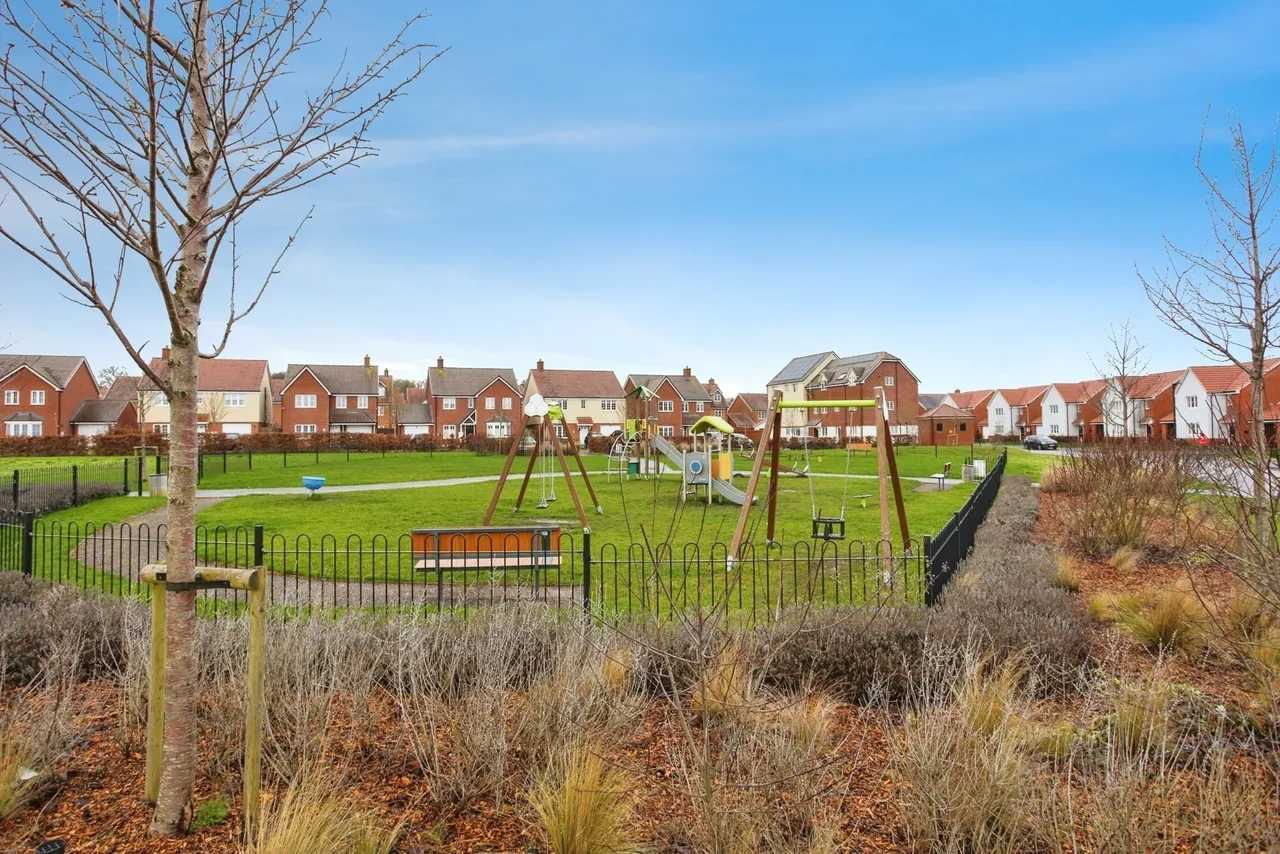 Reeves Avenue, Paddock Wood, TN12, photo 8
