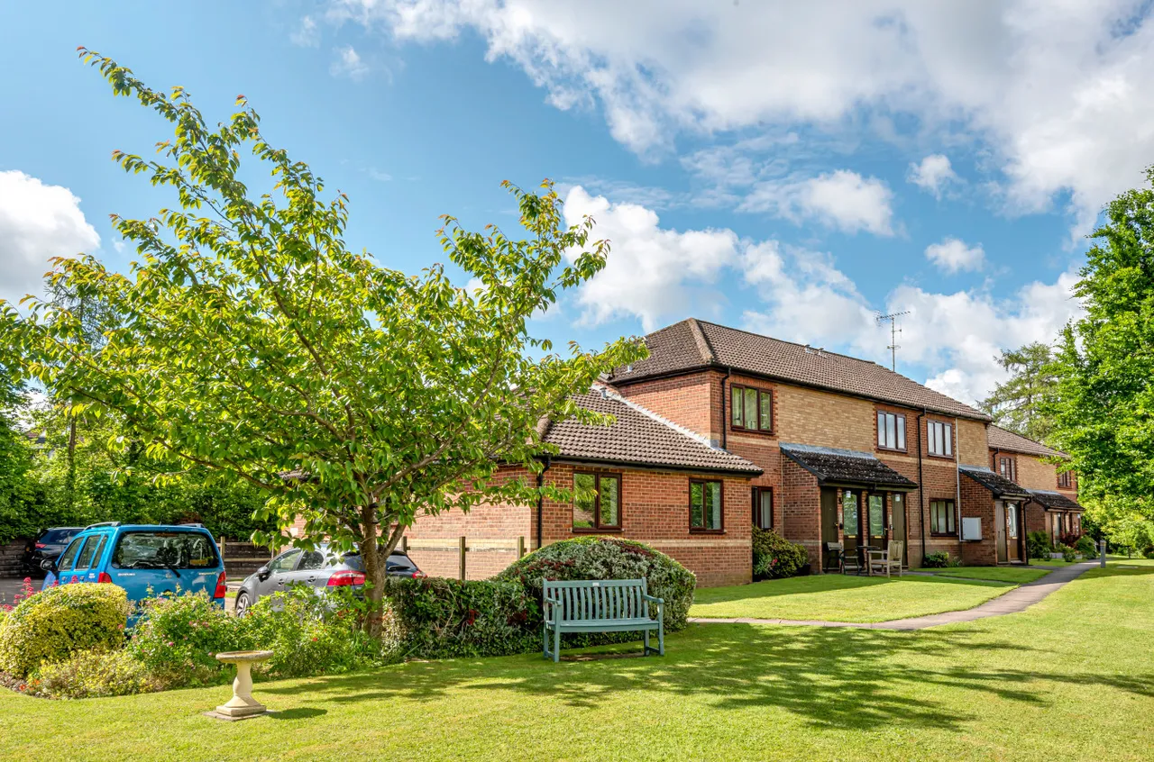 1 bed flat for sale, St. Marys Close, Alton, GU34