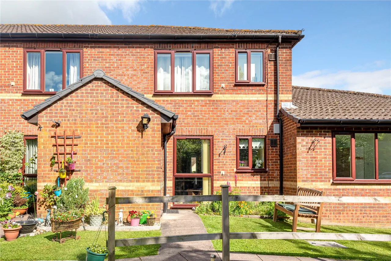 St. Marys Close, Alton, GU34, photo 7