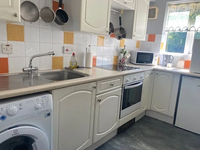 St. Marys Close, Alton, GU34, photo 5