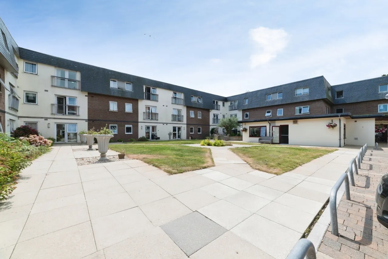 1 bed flat for sale, Court, Swansea, SA3