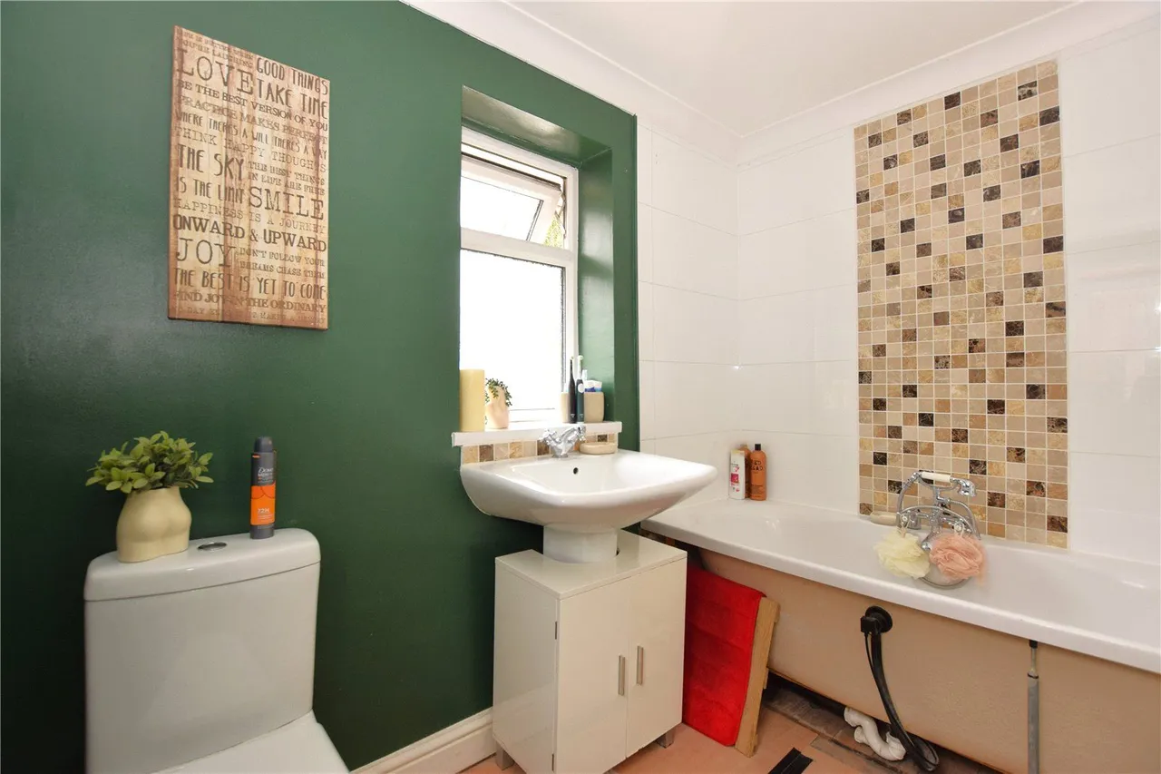 Ramshead Drive, Seacroft, LS14, photo 9