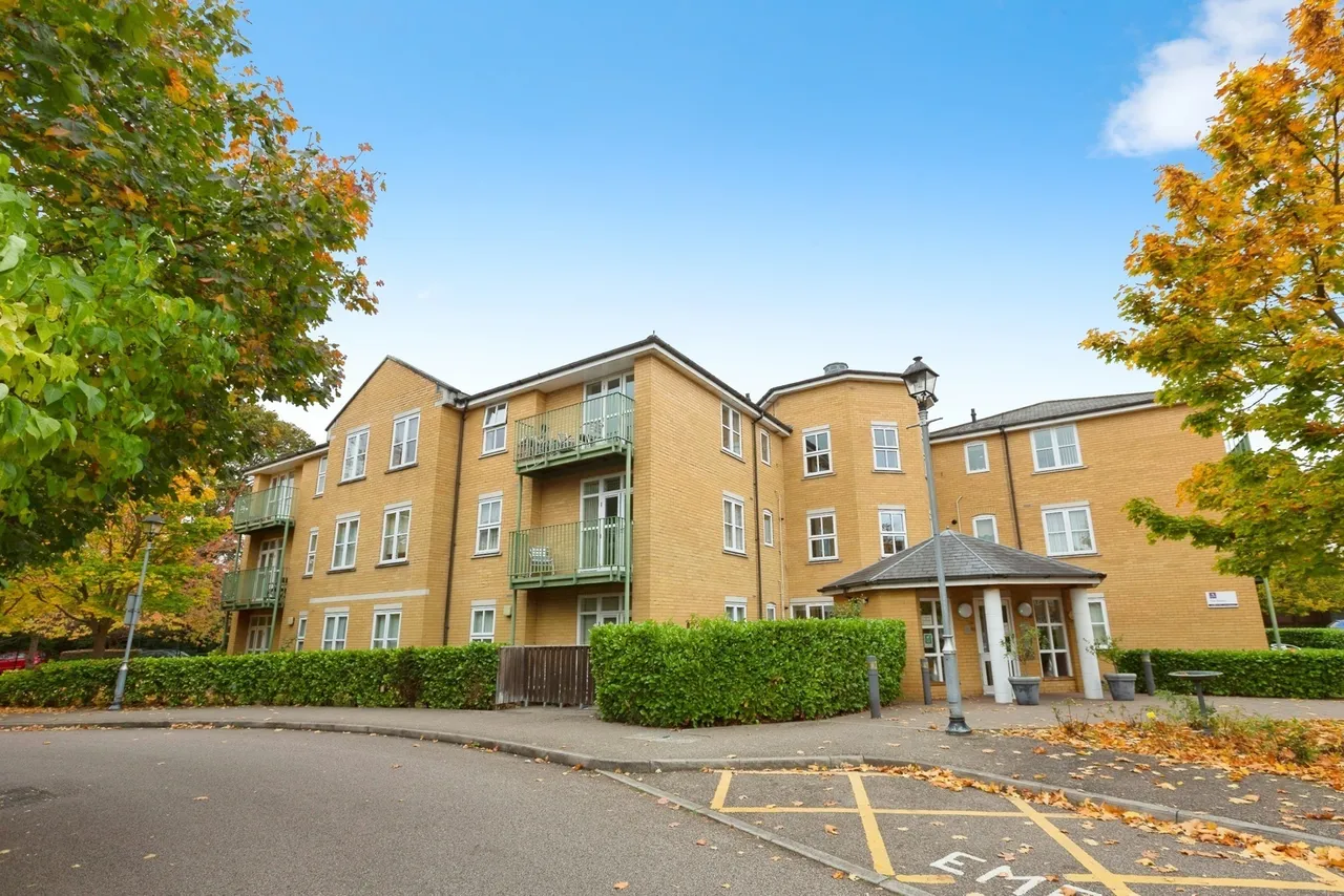 1 bed flat for sale — Village Way, Barkingside, Ilford, IG6