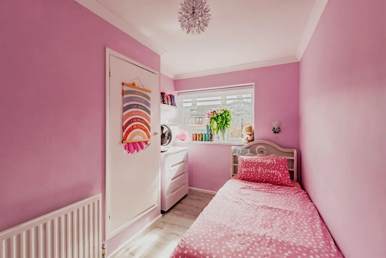 Winchester Road, Crawley, RH10, photo 12