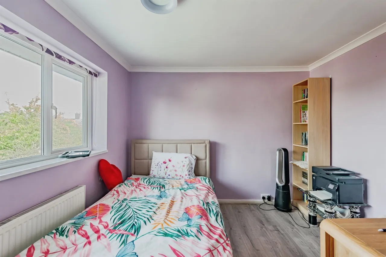 Winchester Road, Crawley, RH10, photo 13