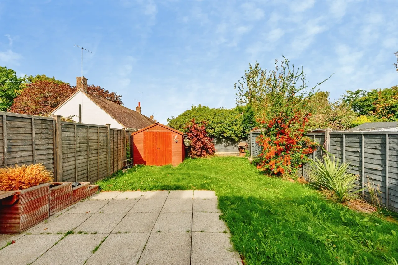 Winchester Road, Crawley, RH10, photo 4