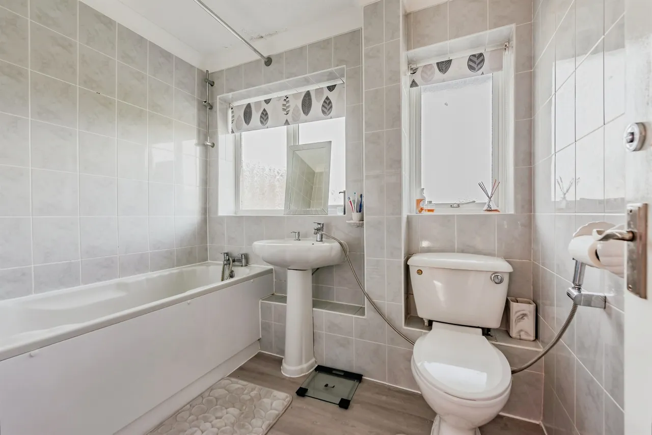 Winchester Road, Crawley, RH10, photo 9