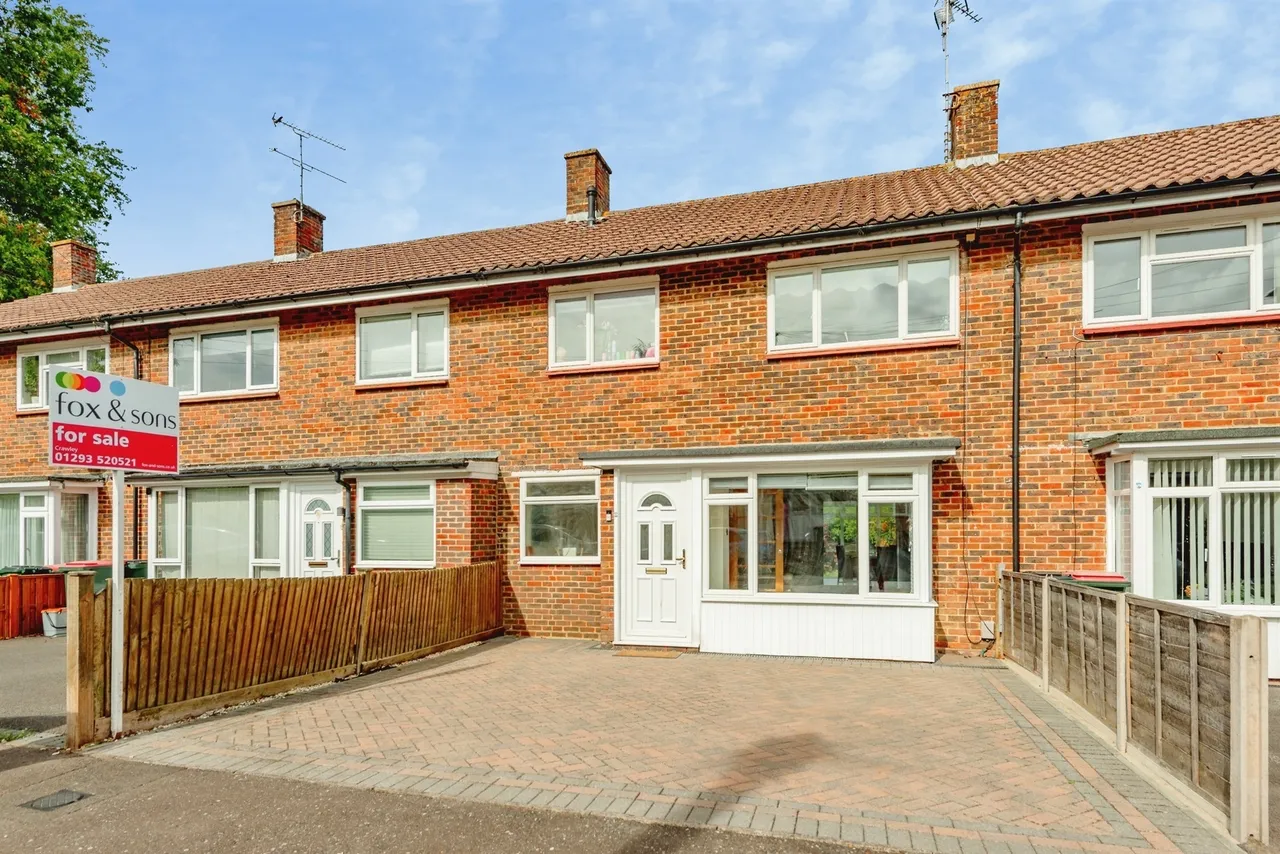 Winchester Road, Crawley, RH10, photo 2
