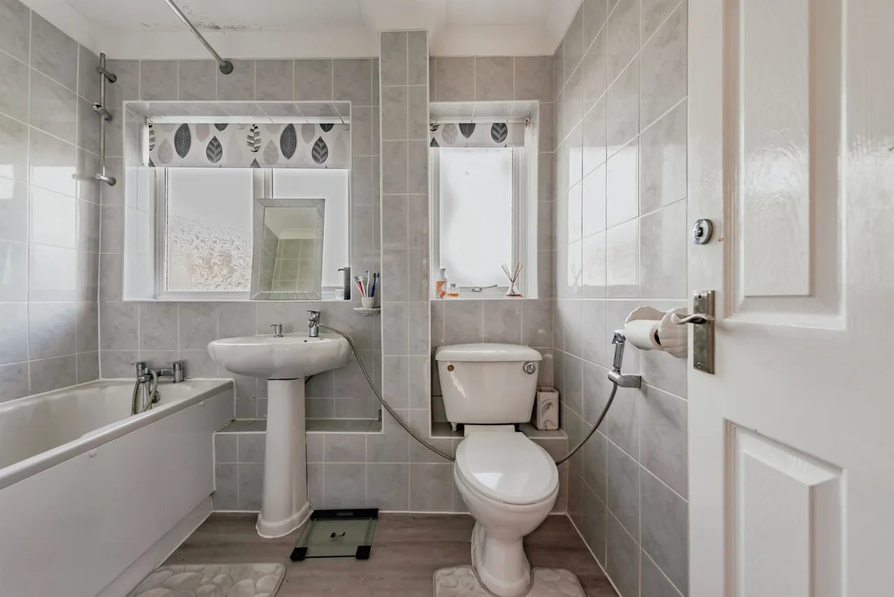 Winchester Road, Crawley, RH10, photo 10