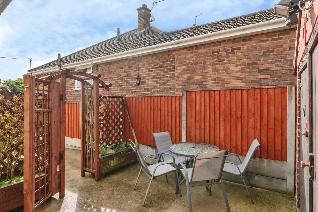 Bromfield Lane, Mold, CH7, photo 22