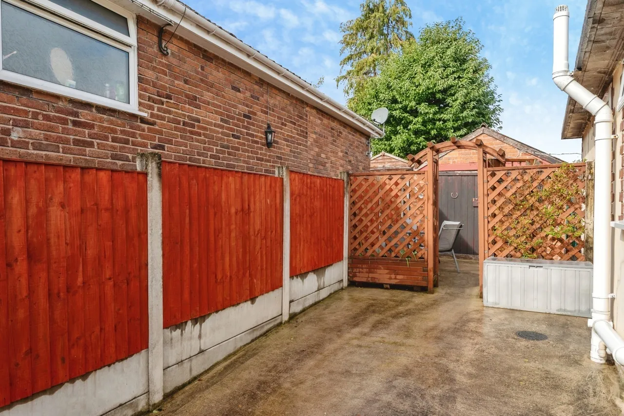Bromfield Lane, Mold, CH7, photo 23
