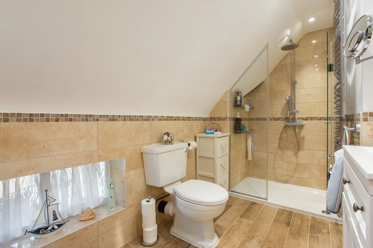 Reading Road, Yateley Common, GU17, photo 12